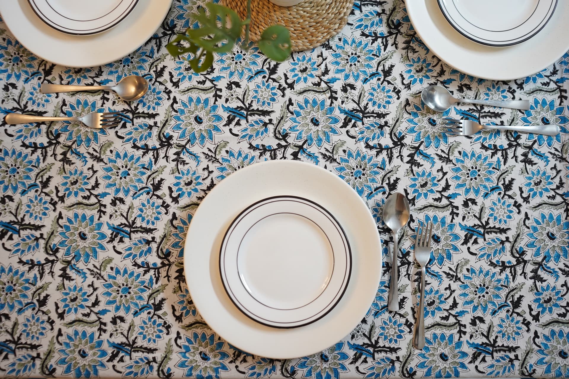 Blue Daisy table cover