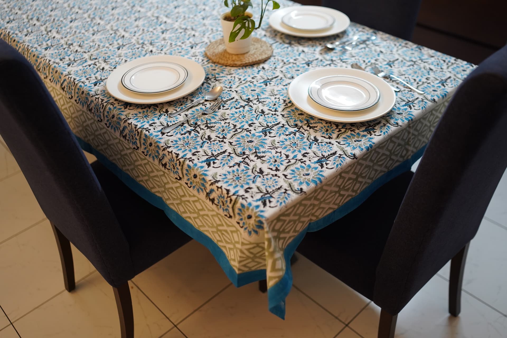 Blue Daisy table cover