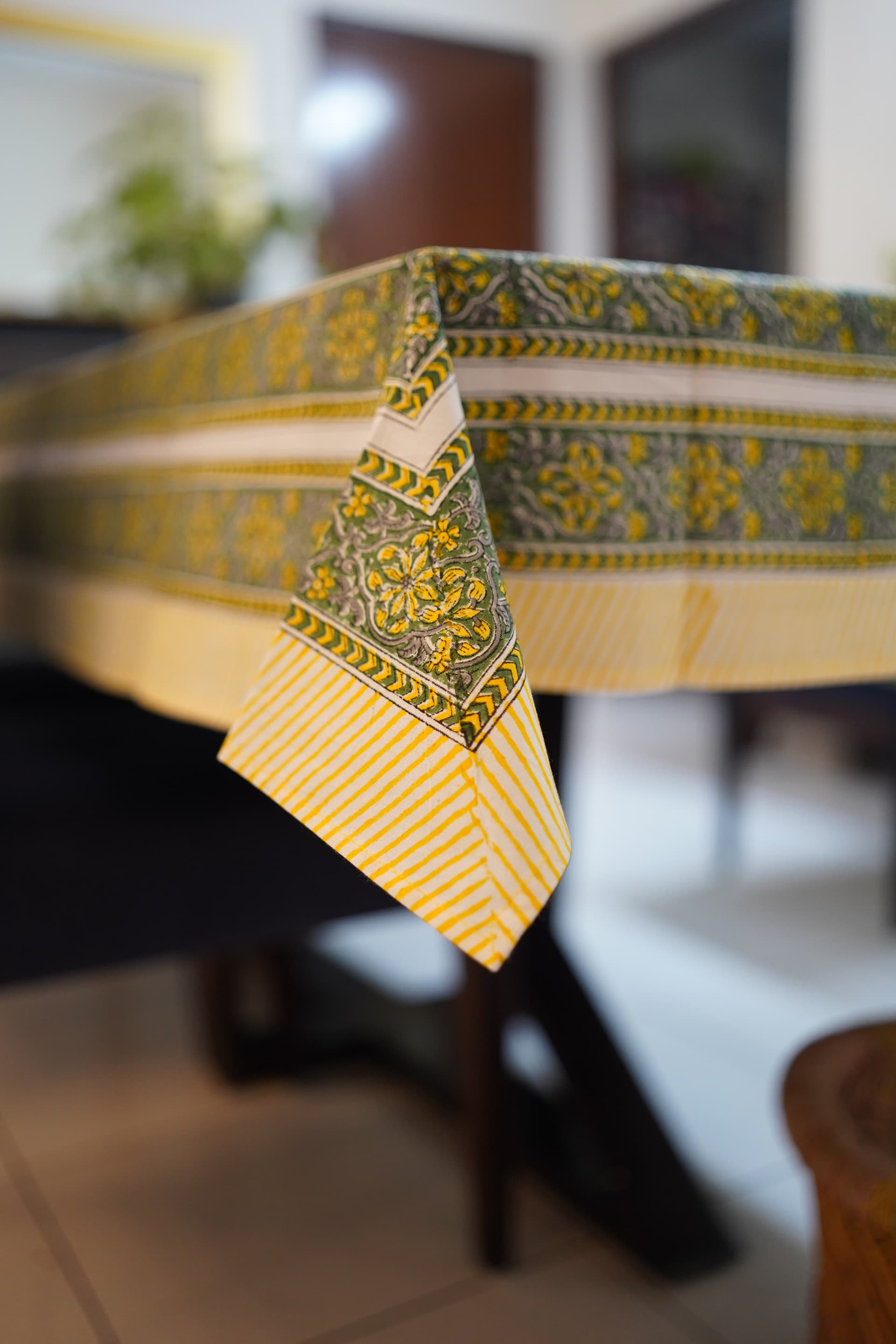 Chamak table cover