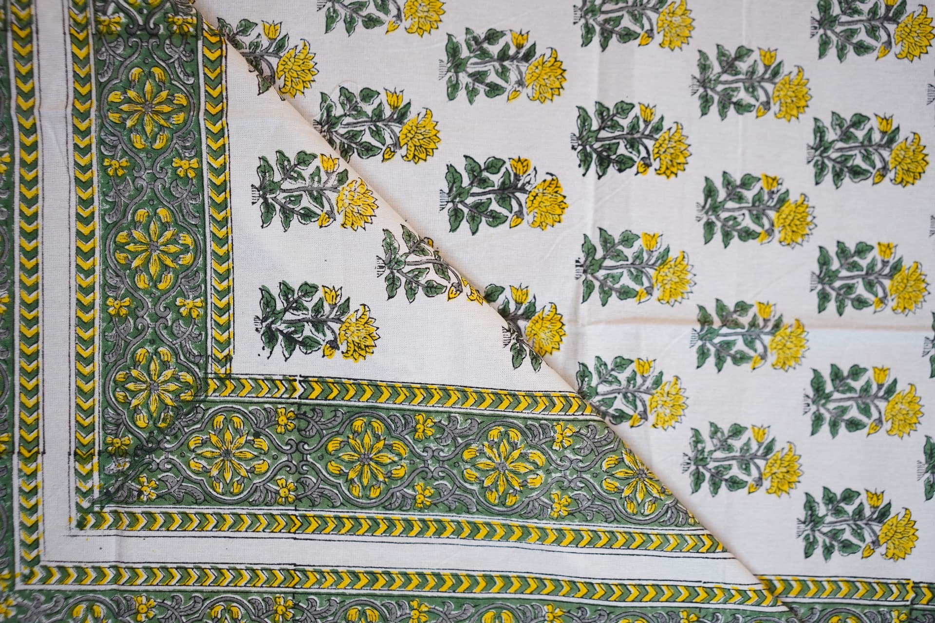 Chamak table cover