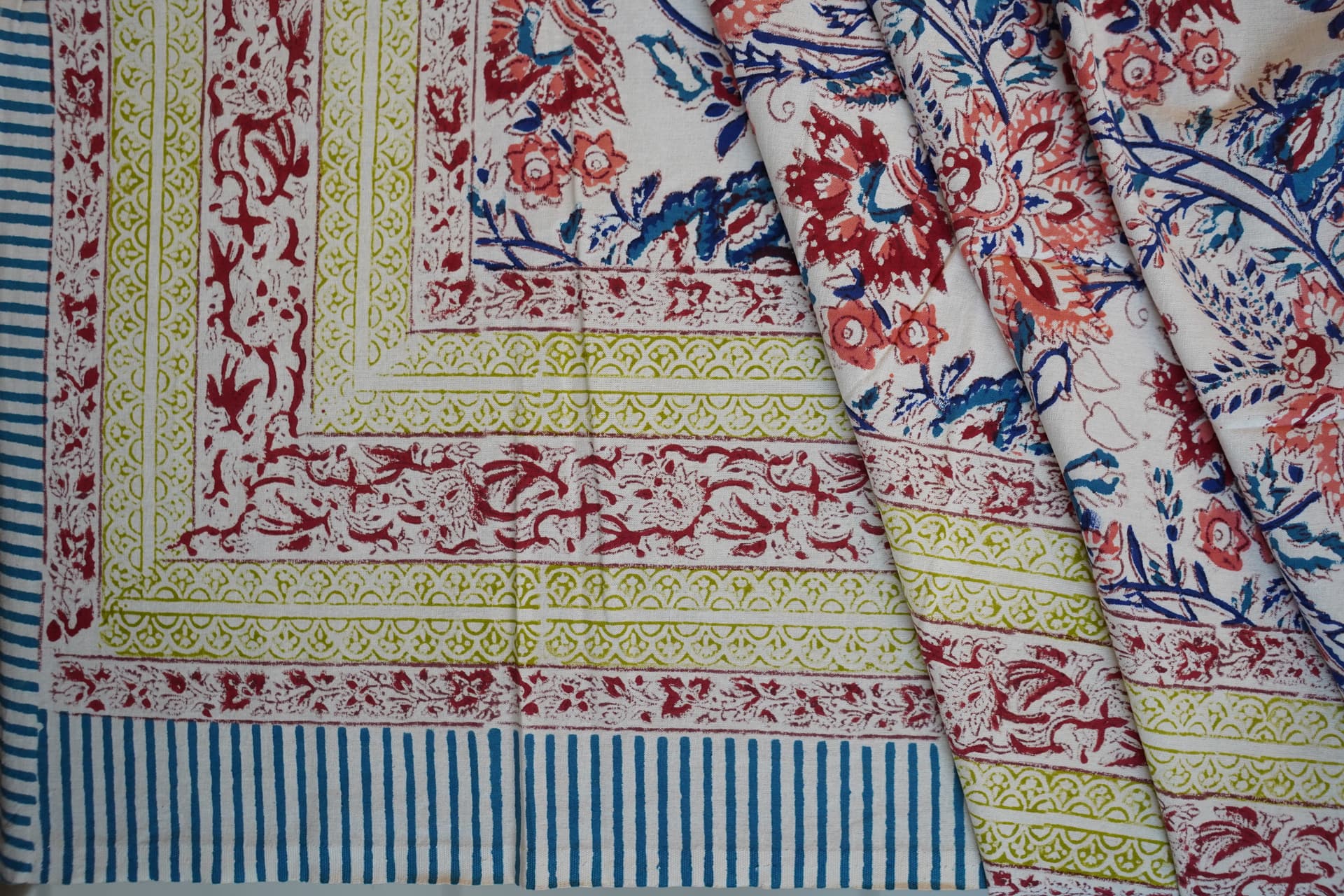 Pankhuri table cover