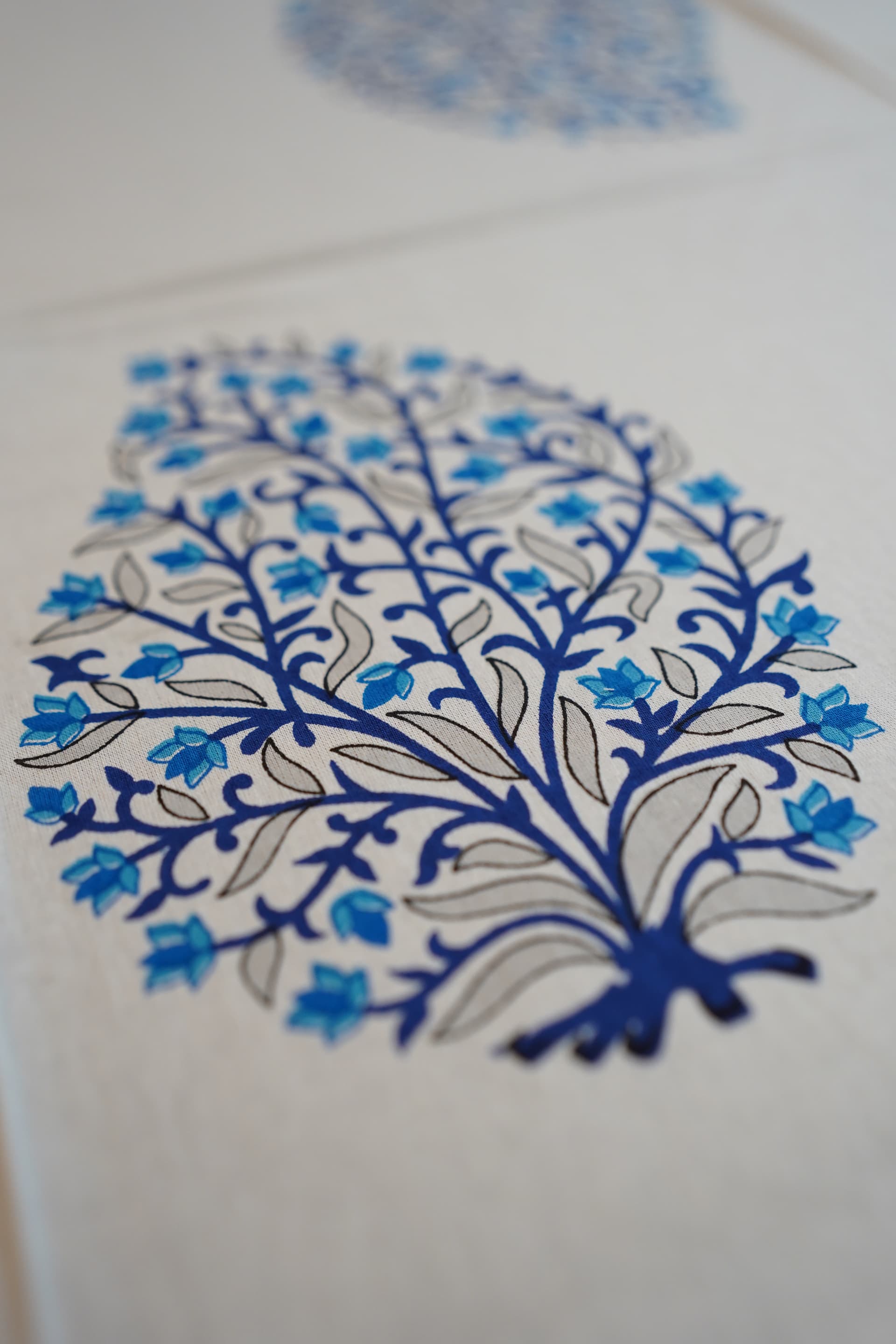 Sapphire table cover