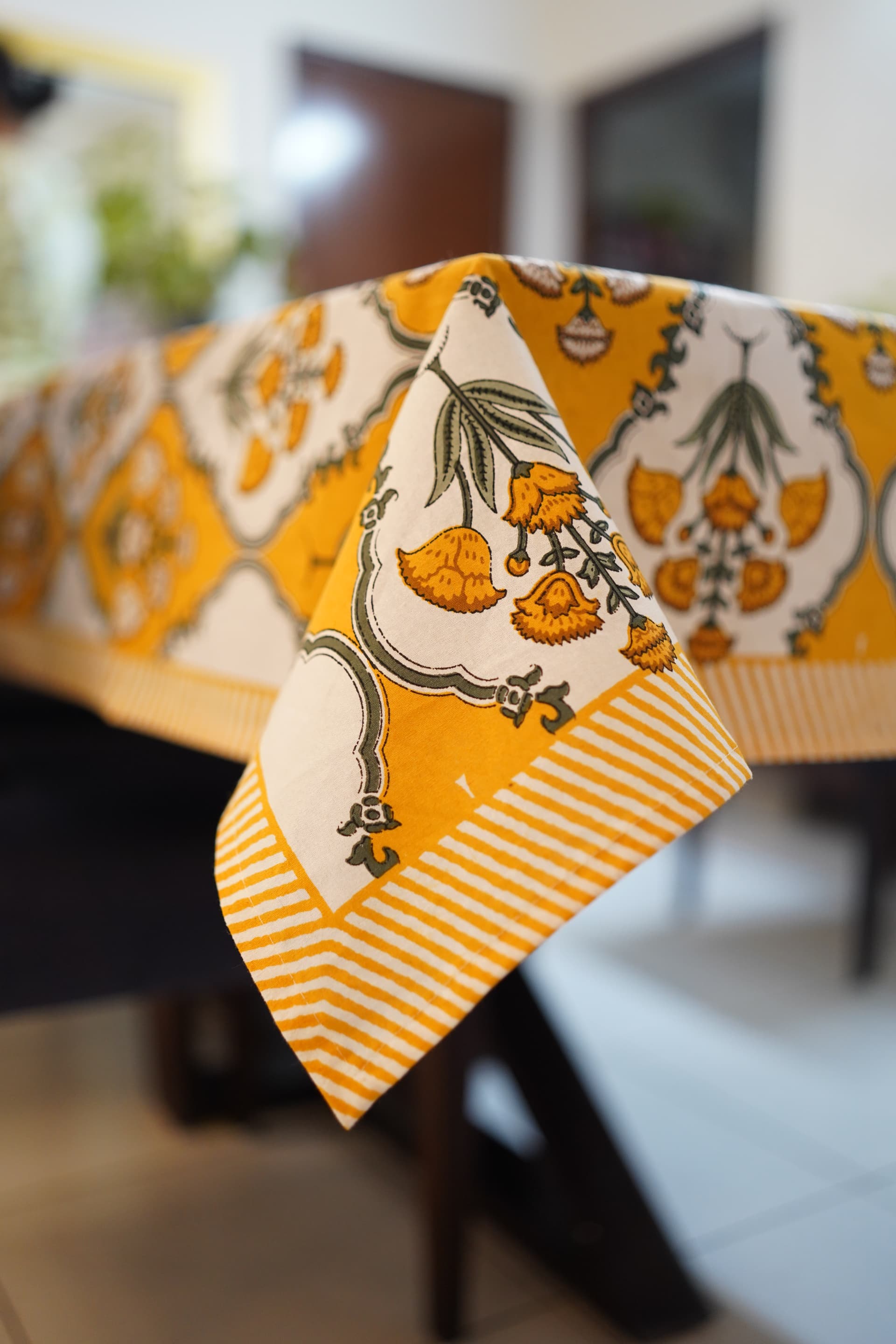 Yellowstone table cover