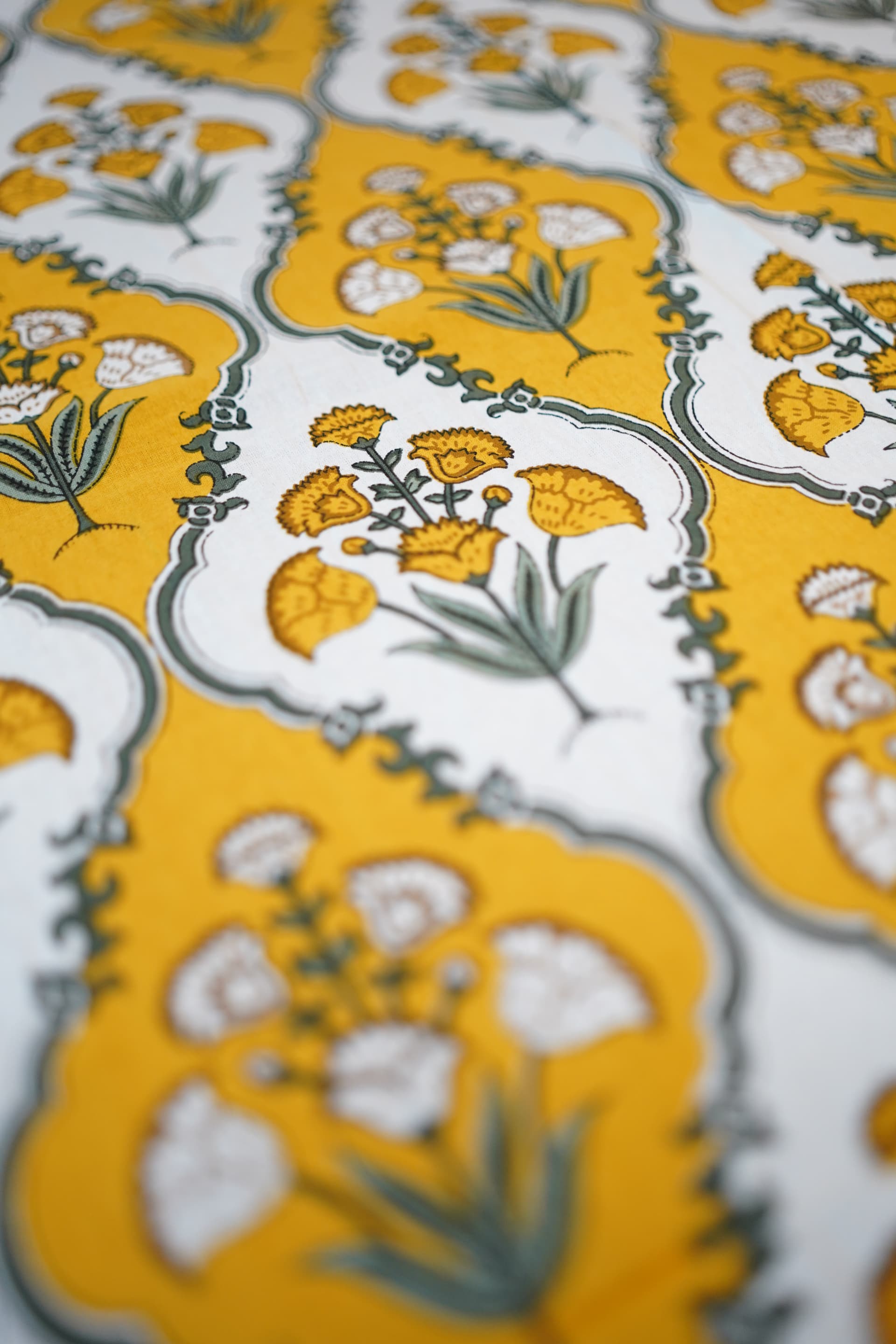 Yellowstone table cover
