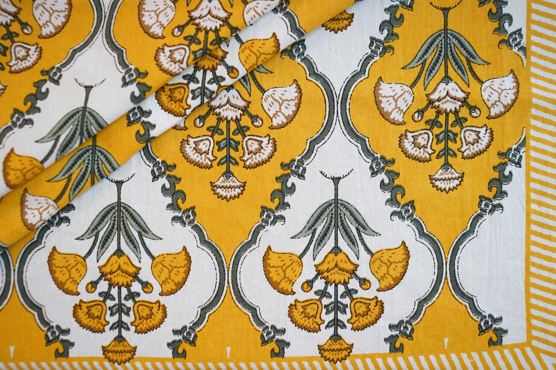 Yellowstone table cover